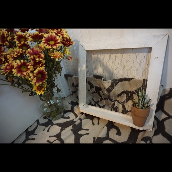 Distressed Jewelry Display - Picture 2 of 4